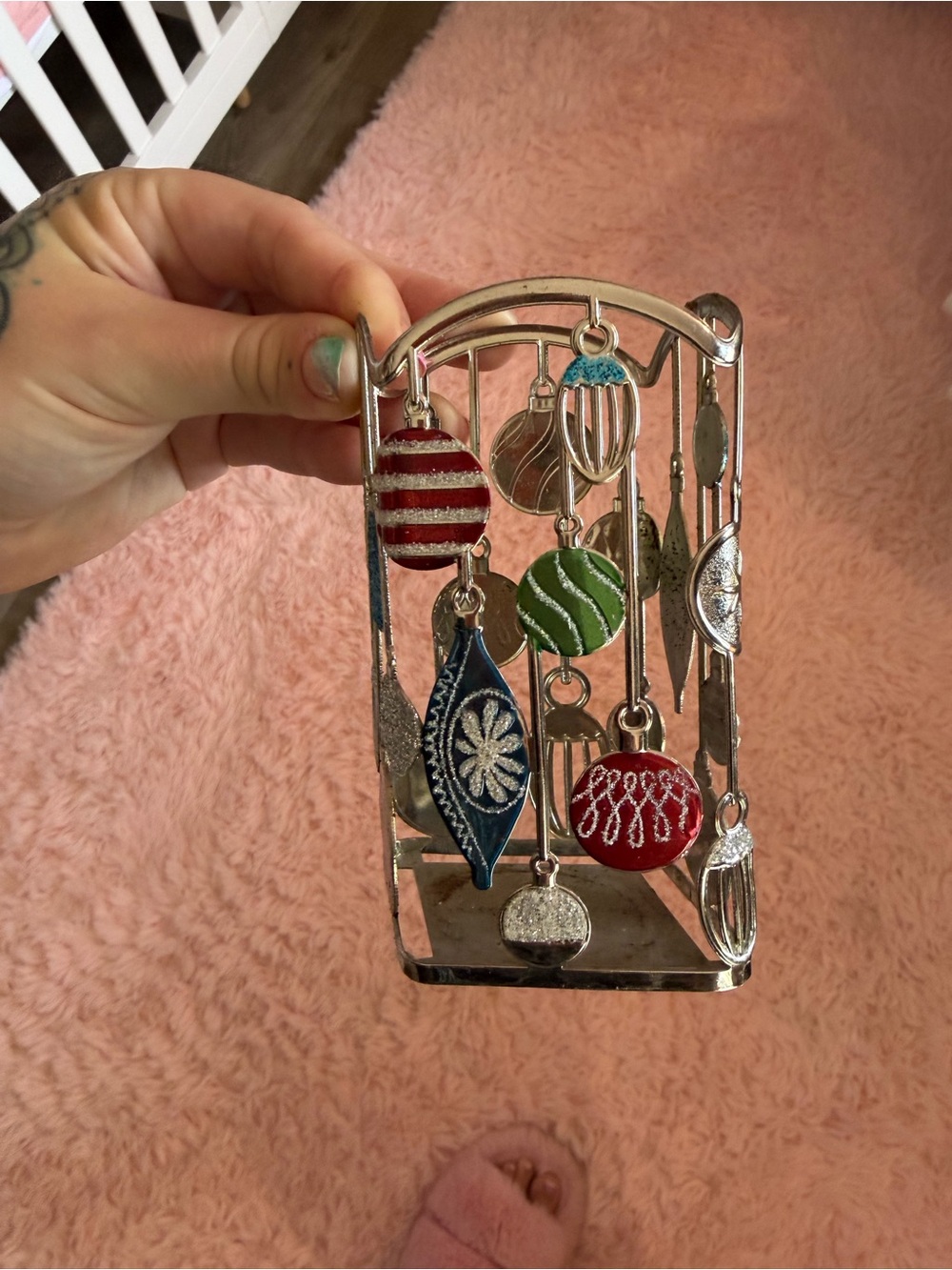 Decorative Hanging Ornaments Metal (Soap Holder) in Red, Green, Blue